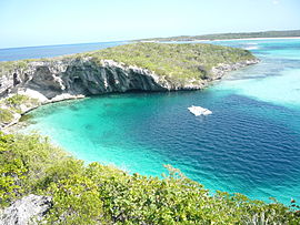 Dekano Blue Hole Long Island Bahamas proksime de Clarence-urbo