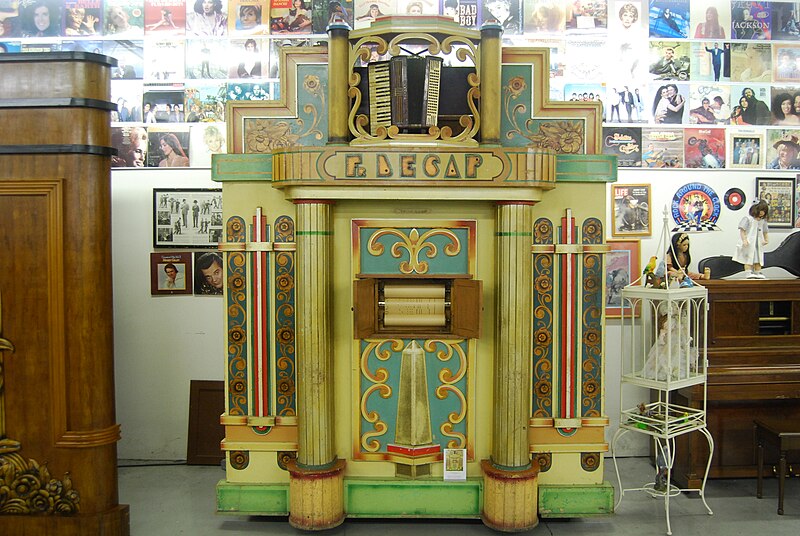 File:Decap Dance Hall Organ.JPG