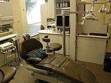 A dentistry chair was prominently featured in the episode because Vince Gilligan thought most people had a natural fear of going to the dentist. Dental office.jpg