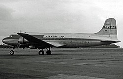 Eine Douglas C-54, die Transocean Air Lines im Jahr 1955 für die britische Airwork Ltd. betrieb