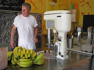 <span class="mw-page-title-main">Ice cream maker</span> Kitchen equipment for making ice cream