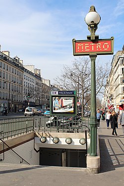 Entrée Métro Filles Calvaire Paris 7.jpg