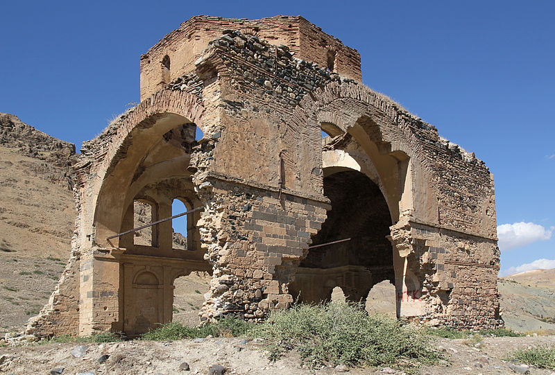 File:Eski Palu Kirchenruine03.jpg