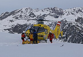 EC135 dans les montagnes du Vorarlberg (Autriche).