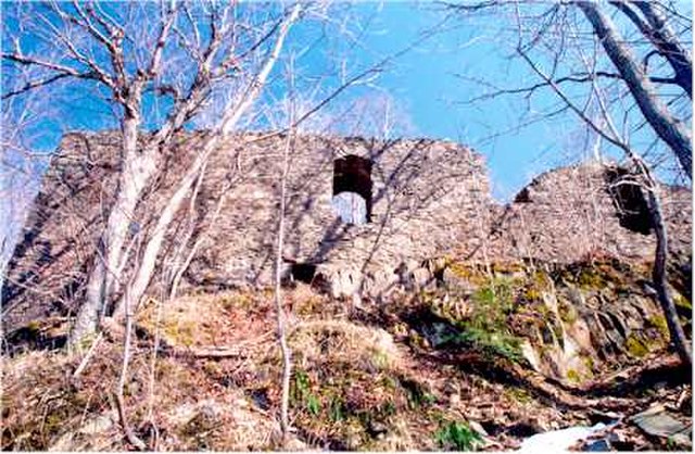 Ruins of Eyrie House, 2003