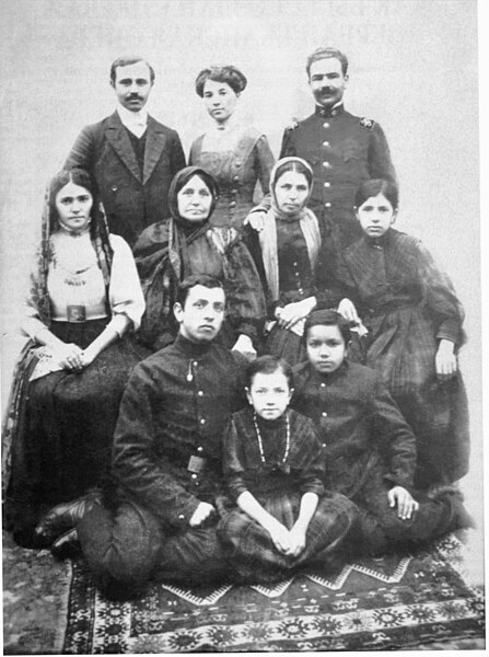 File:Family of Uzeyir Hajibeyov (Shusha, 1915).jpg