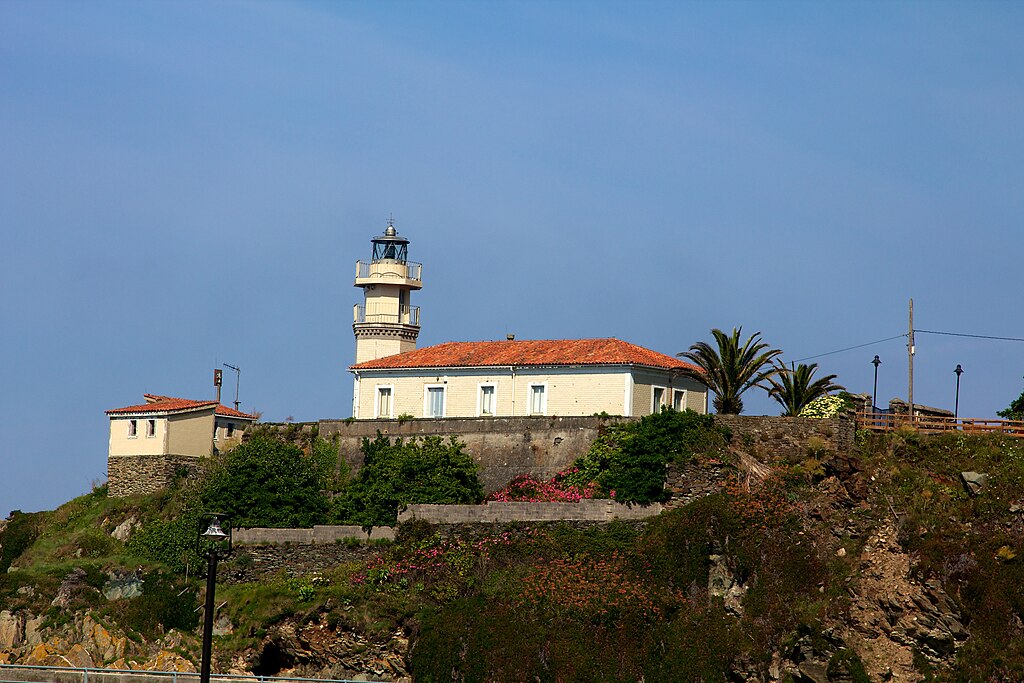 Faro de Cudillero 001.jpg