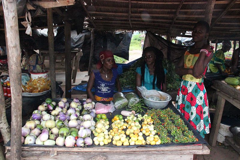 File:Femmes vendant des légumes et épices.jpg