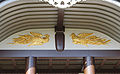 La decorazione del fenghuang sull'architrave d'ingresso dell'Hōandō.