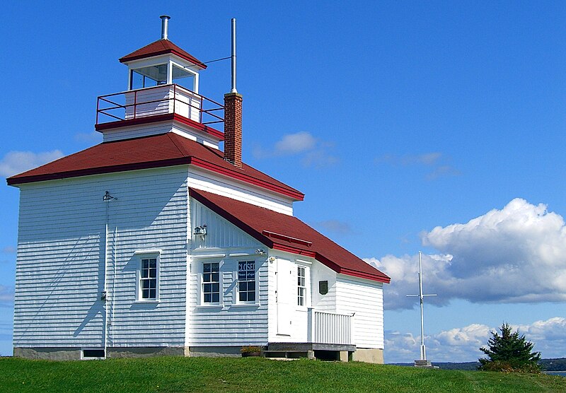 File:Gilberts Cove Lighthouse - Canada NS.jpg