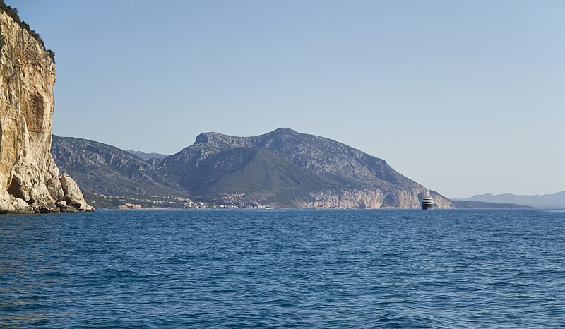 File:Golfo Orosei, Dorgali NU, Sardinia, Italy - panoramio.jpg