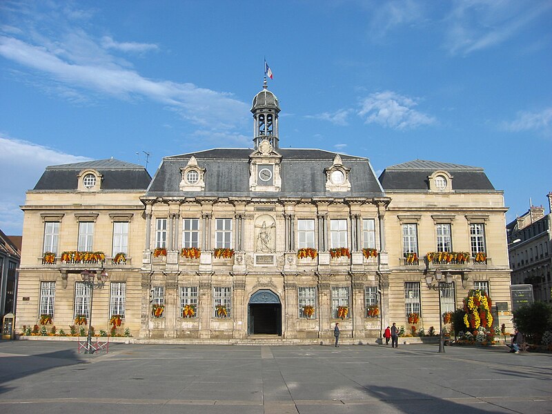 File:Hôtel de ville de Troyes facade.jpg