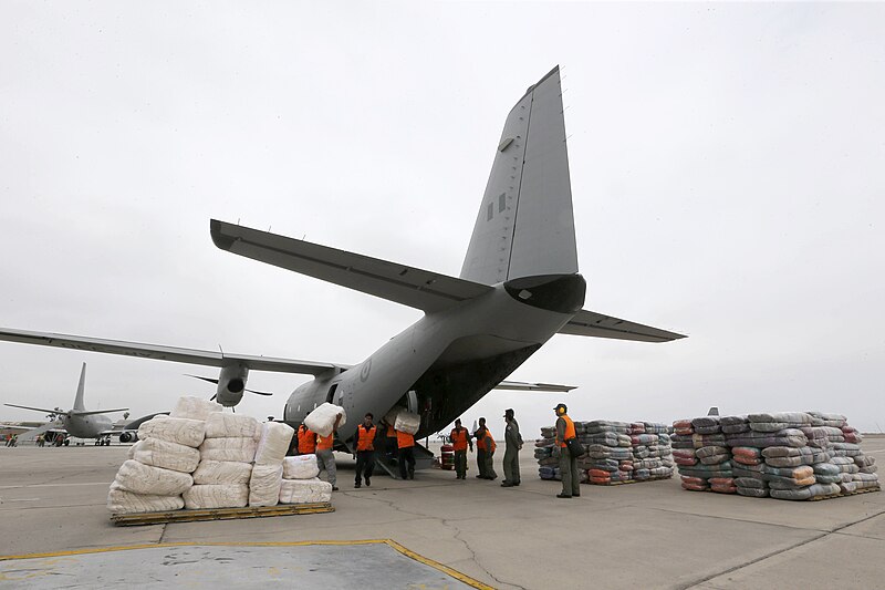 File:HELICÓPTEROS DEL EJÉRCITO SE UNEN A TAREAS DE AYUDA HUMANITARIA PARA ECUADOR (26501634956).jpg