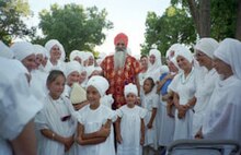 Harbhajan Singh Yogi at Khalsa Women's Training Camp, New Mexico.jpg