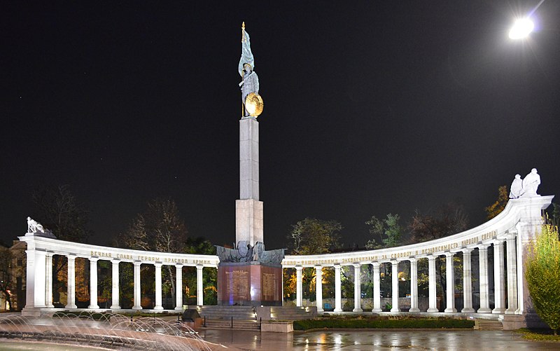File:Heldendenkmal der Roten Armee, Schwarzenbergplatz Wien 3.JPG