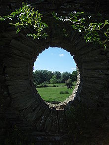 Oval recess in a wall overlooking the surrounding landscape Hestercombe06.jpg