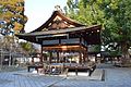 拝殿（京都府指定文化財） 「接木の拝殿」として知られた（2014年時点）。