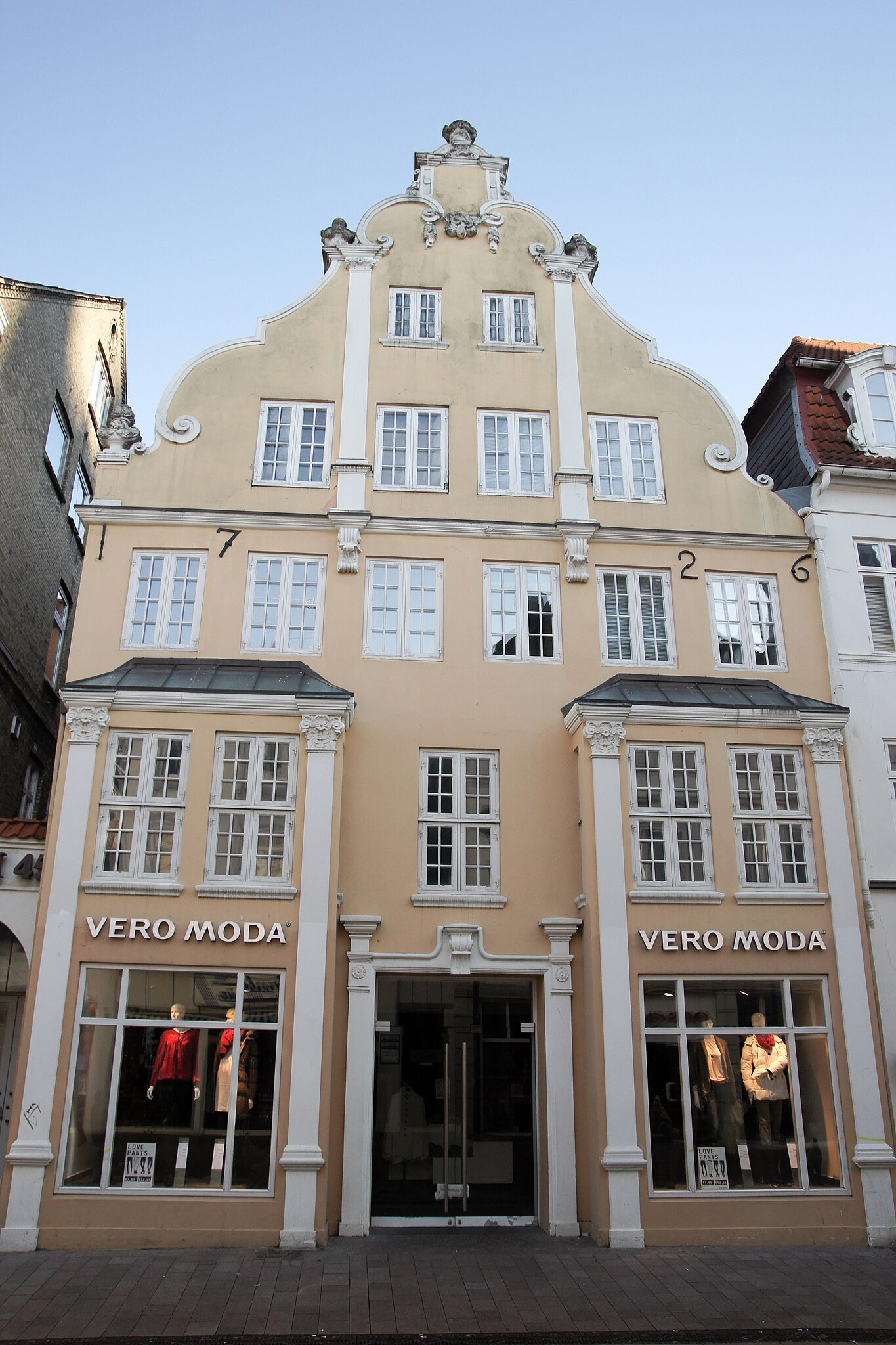 45 Flensburg-Altstadt, Kaufmannshof.jpg - Commons