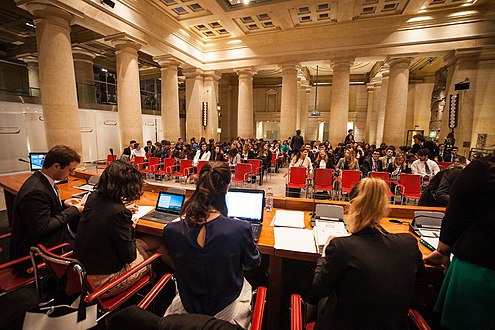 De conferentiezaal die de plaats inneemt van de vroegere cella.