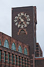 Turm und Uhr des Peter-Behrens-Baus von 1924 im Februar 2011