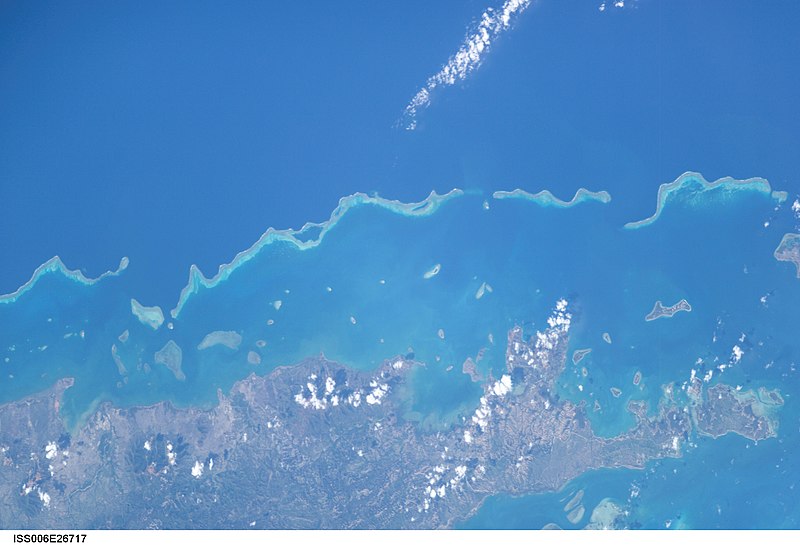 File:ISS006-E-26717 - View of New Caledonia.jpg