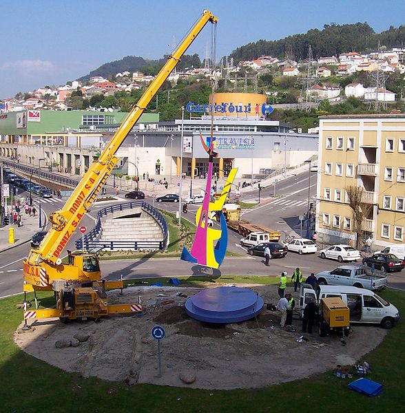 File:Instalación no Troncal, Teis, Vigo, 2007.jpg