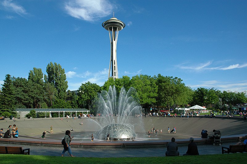 File:International Fountain with Space Needle.jpg