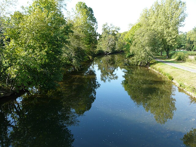 File:Isle Savignac-les-Églises aval.JPG