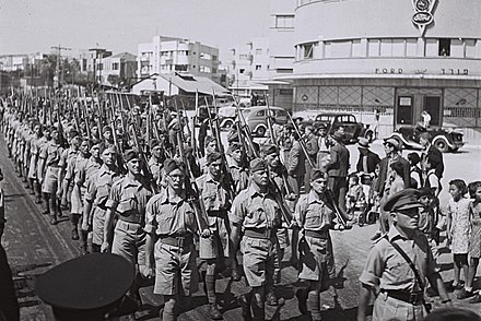 Marching Jewish troops in the British army (1942)