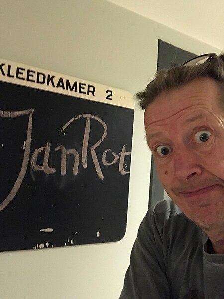 File:Jan Rot - kleedkamer selfie (2017).jpg