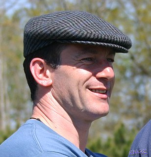 Flat cap round caps with low, flat crowns, worn in the 16th and 17th centuries by London citizens, or any flat cloth cap descended from these