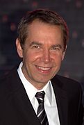 Jeff Koons at the 2009 Tribeca Film Festival.jpg