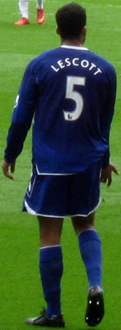 Lescott playing for Everton in 2008 Joleon Lescott.png