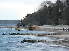 Groynes in Howacht (Schleswig-Holstein) at the Baltic Sea coast Kustenschutz in Hohwacht - panoramio.jpg