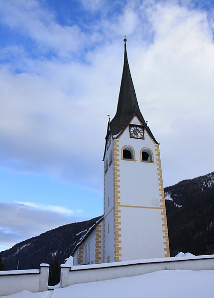 File:Kirchturm in Muhr.JPG