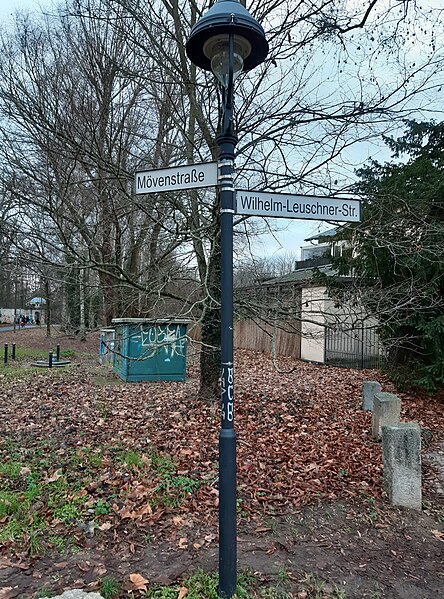 File:Klein Glienicke - Mövenstraße - Wilhelm-Leuschner-Straße.jpg