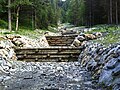 Holzverbauungen in der Schmiedlaine, Vorlauf des Lainbach, Gemeinde Kochel am See, Regierungsbezirk Oberbayern, Bayern