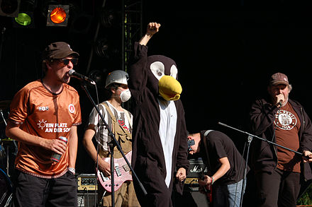 The ska punk group Kollmarlibre are avowed supporters of FC St. Pauli.