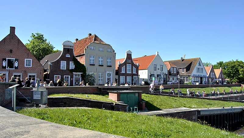 File:Krummhörn, Greetsiel, 2010-06 CN-02.jpg