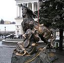Kyiv-Maidan Nezalezhnosti-Mamai monument.jpg
