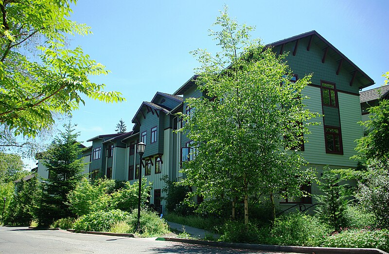 File:L&C West residence hall.JPG