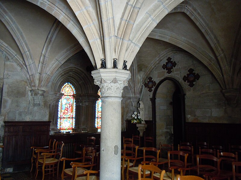 File:Langonnet abbaye salle capitulaire.JPG