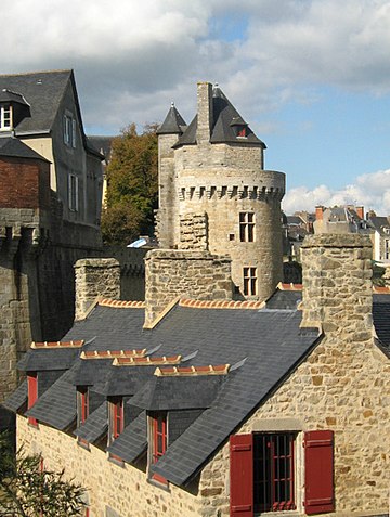 File:Lavoires et tour du connétable de vannes.jpg