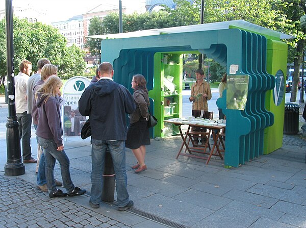 Campaign booth at Karl Johans gate ahead of the 2007 Norwegian local elections