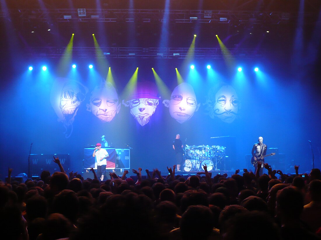 File:Limp Bizkit in Paris during the 2009 Unicorns N' Rainbows Tour.jpg