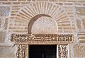 Linteau sculpté (sous l'arc de décharge) de la porte du minaret de la Grande Mosquée de Kairouan.