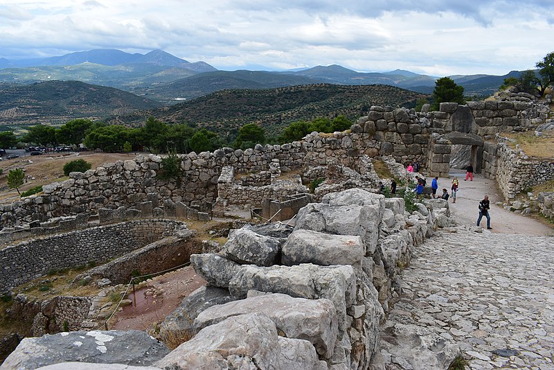 File:Lion Gate - Mycenae - 4.jpg