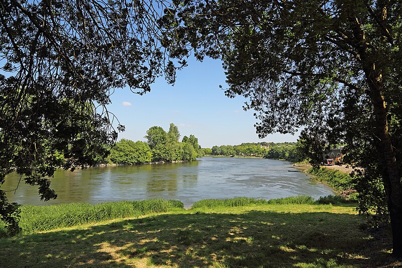 File:Loire Chalonnes R01.jpg