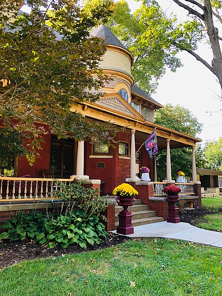 File:Louis Jehle's Queen Anne House NE Approach.jpg