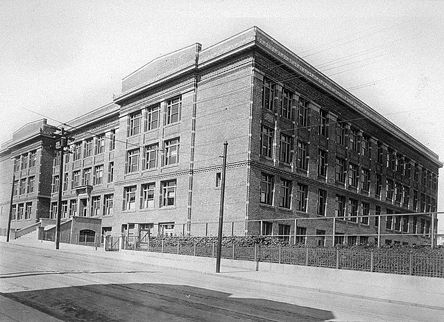 Lowell High School in 1917 at Hayes and Masonic streets